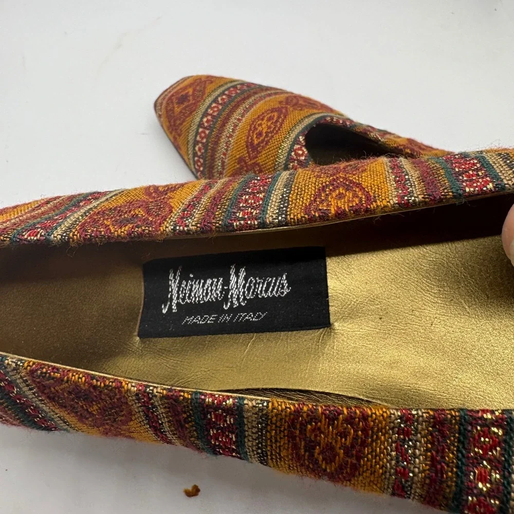 Neiman Marcus Vintage Italian Tapestry Metallic Low Heel Pumps Gold Red 10 AA